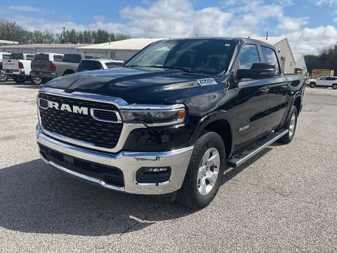 Used 2025 RAM 1500 Big Horn AWD/4WD image 3