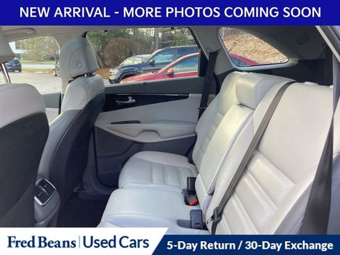 Used 2017 Kia Sorento SX image 11