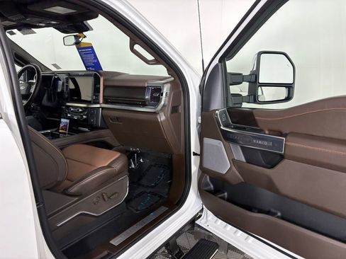 Used 2025 Ford F450 King Ranch w/ Chrome Package image 35