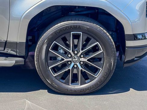 Used 2024 Lexus GX 550 w/ Accessory Package (Z1) AWD/4WD image 9