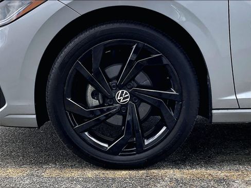 Used 2025 Volkswagen Jetta SE FWD image 7
