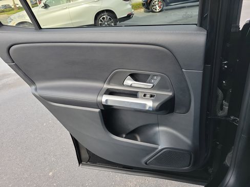 Used 2022 Mercedes-Benz GLB 250 image 16