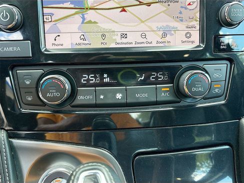 Used 2023 Nissan Maxima SL FWD image 16