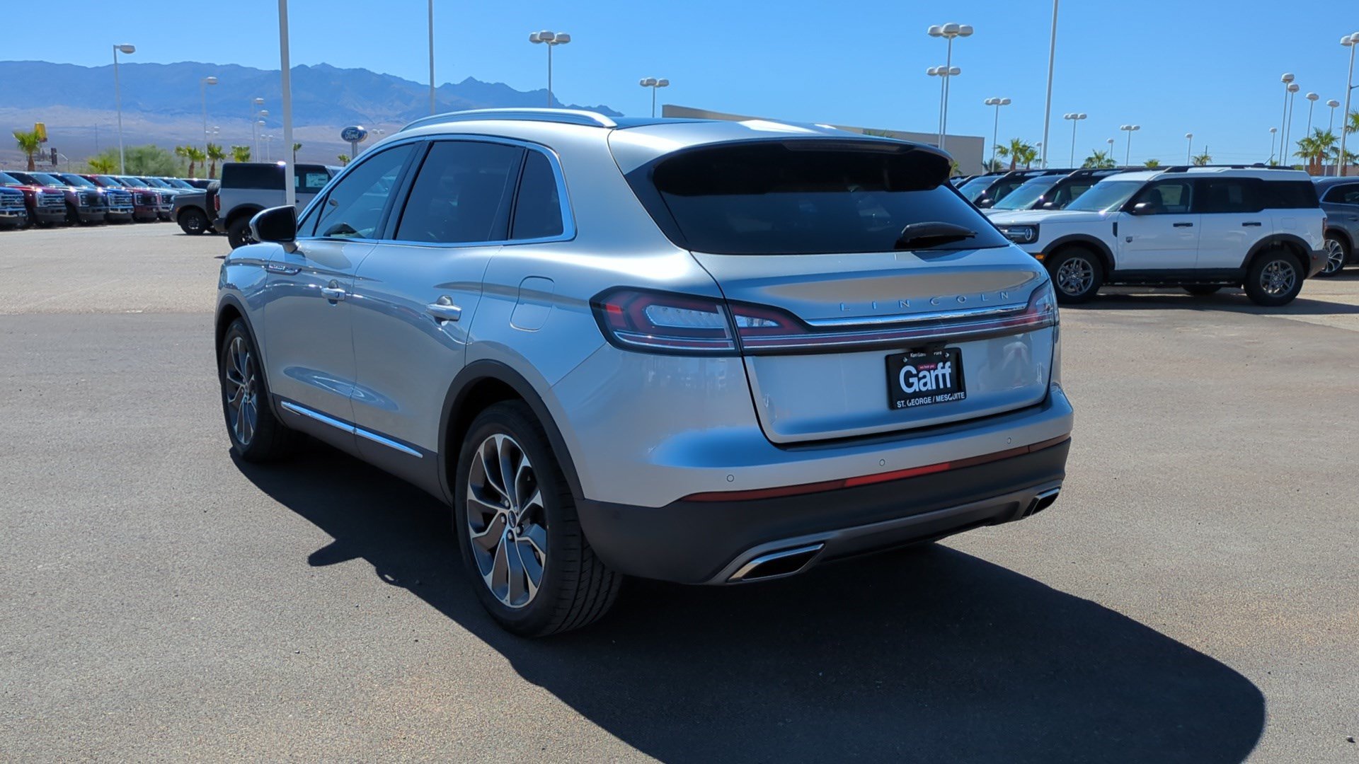 Used 2022 Lincoln Nautilus Reserve w/ Equipment Group 201A FWD image 5