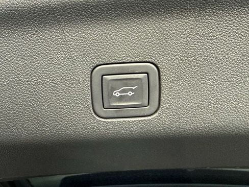 Used 2024 Cadillac Escalade Sport Platinum w/ LPO, Floor Liner Package AWD/4WD image 33