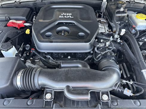 Used 2018 Jeep Wrangler Unlimited Sahara AWD/4WD image 33