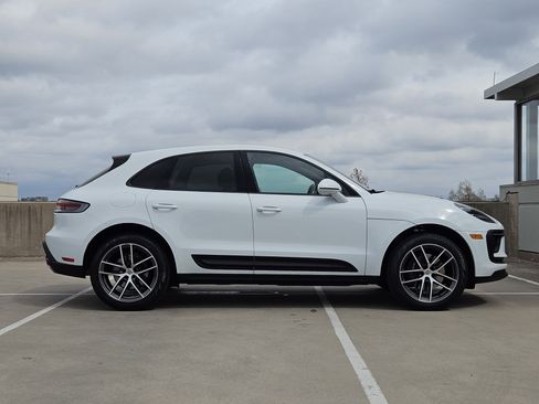 Certified 2025 Porsche Macan image 9