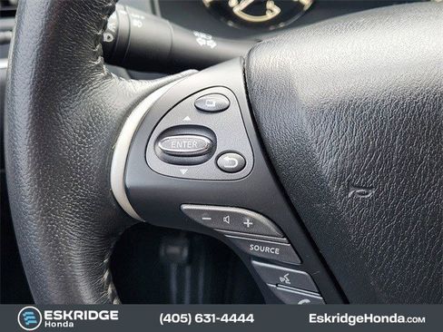 Used 2020 Nissan Pathfinder SV image 28