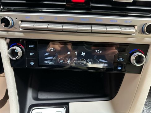 New 2025 Genesis G70 2.5T image 18