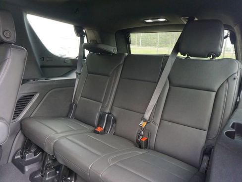 Used 2024 Chevrolet Tahoe Z71 w/ Luxury Package image 17