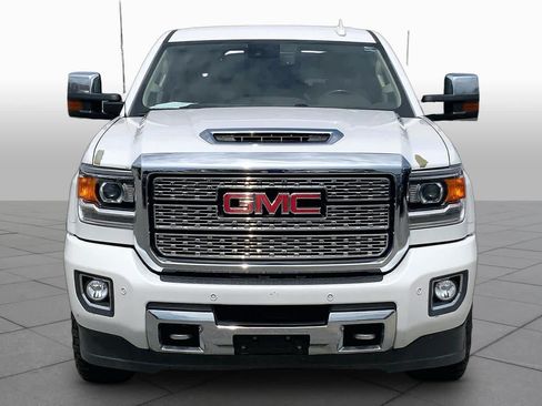 Used 2019 GMC Sierra 2500 Denali w/ Duramax Plus Package AWD/4WD image 4
