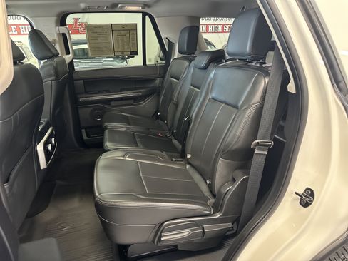 Used 2022 Ford Expedition XLT image 6