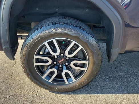 Used 2025 GMC Sierra 1500 AT4 w/ Technology Package AWD/4WD image 7