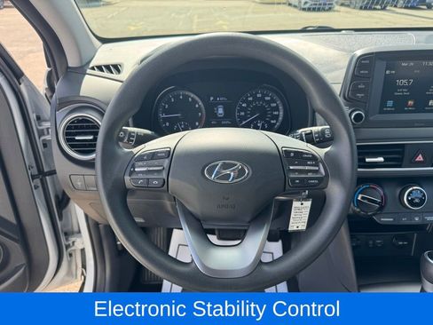 Used 2020 Hyundai Kona SE w/ Cargo Package image 12