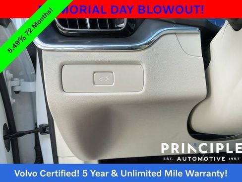 Certified 2025 Volvo XC60 B5 Core AWD/4WD image 25