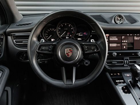 Used 2025 Porsche Macan AWD/4WD image 17
