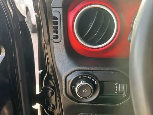 Used 2023 Jeep Wrangler Unlimited Rubicon w/ LED Lighting Group AWD/4WD image 8