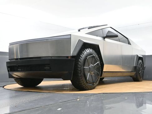 Used 2024 Tesla Cybertruck AWD Crew Cab image 54
