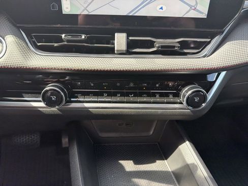 New 2026 Chevrolet Equinox RS w/ Convenience Package III AWD/4WD image 19