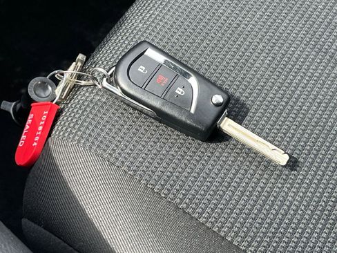 Used 2025 Toyota RAV4 LE image 22