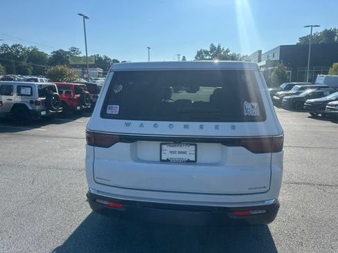 Used 2022 Jeep Wagoneer Series III w/ Premium Group I AWD/4WD image 4