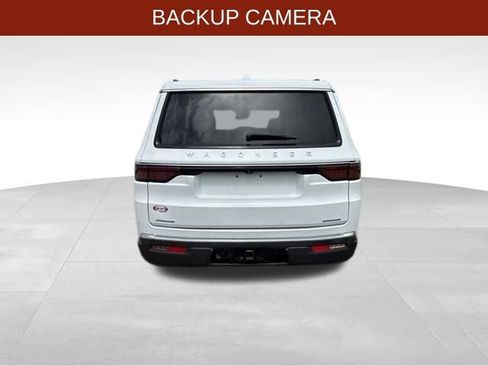 Used 2022 Jeep Wagoneer Series III w/ Premium Group I AWD/4WD image 6