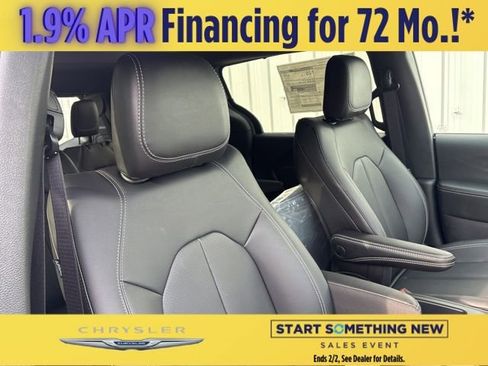 New 2026 Chrysler Pacifica Select image 25