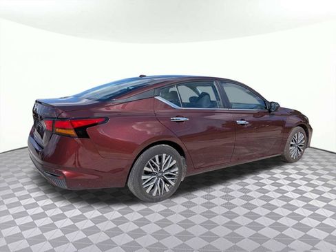 Used 2025 Nissan Altima 2.5 SV FWD image 3
