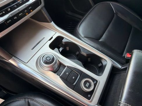 Used 2022 Ford Explorer XLT w/ Equipment Group 202A AWD/4WD image 26