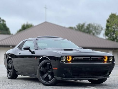 Used 2016 Dodge Challenger R/T w/ Driver Convenience Group RWD image 3