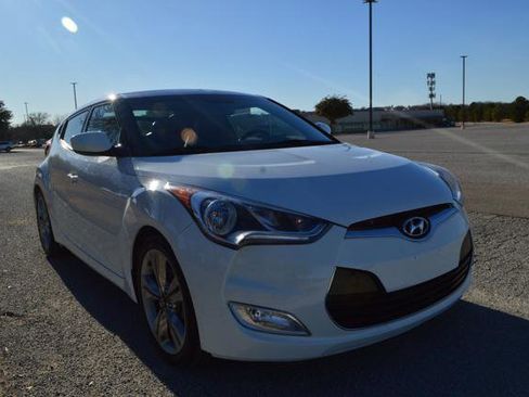 Used 2016 Hyundai Veloster w/ Option Group 02 image 2