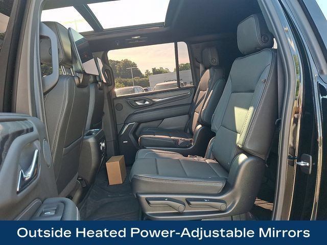 Used 2024 GMC Yukon XL Denali w/ Advanced Technology Package AWD/4WD image 32