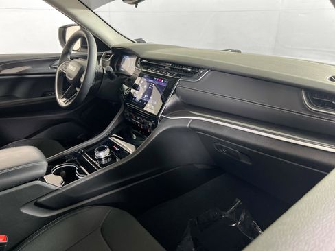 Used 2023 Jeep Grand Cherokee Laredo image 26