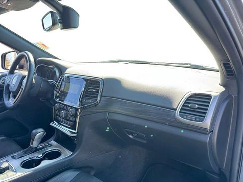 Certified 2022 Jeep Grand Cherokee Laredo X image 19