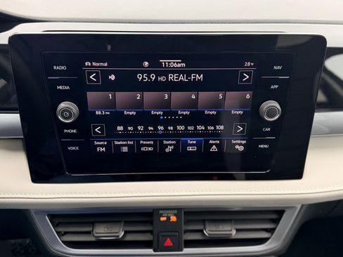 Used 2025 Volkswagen Taos SEL image 14