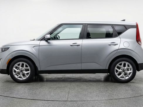 Used 2025 Kia Soul LX w/ LX Technology Package image 5