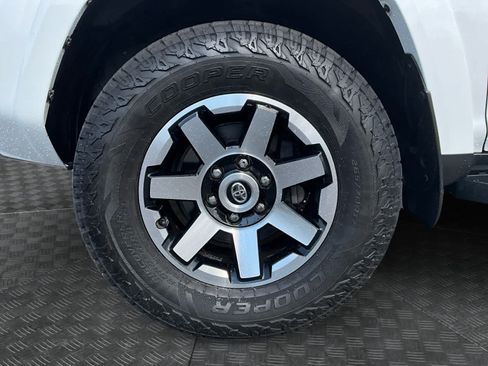Used 2019 Toyota 4Runner TRD Off-Road Premium AWD/4WD image 14