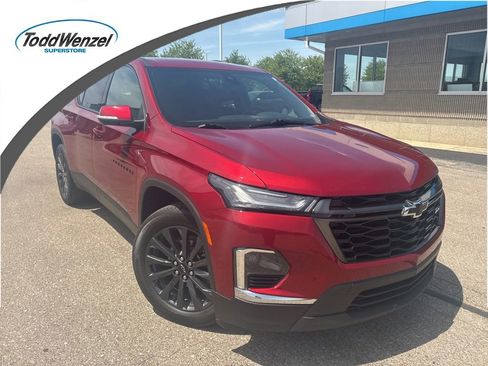Used 2022 Chevrolet Traverse RS w/ LPO, Floor Liner Package AWD/4WD image 1
