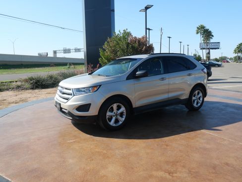 Used 2018 Ford Edge SE image 5