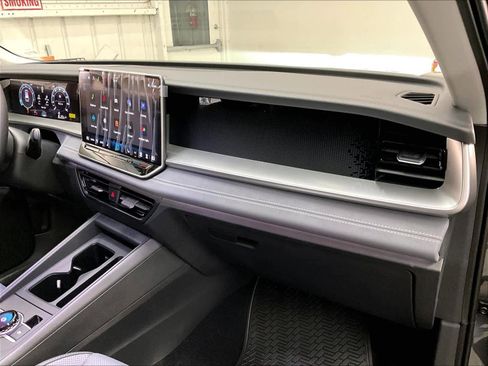 New 2026 Volkswagen Tiguan SE image 28