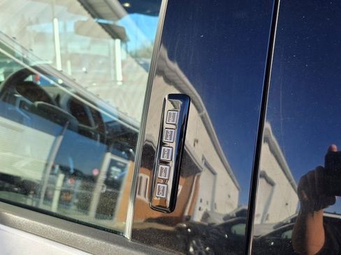 Used 2020 Ford F150 Lariat w/ Equipment Group 502A Luxury image 15