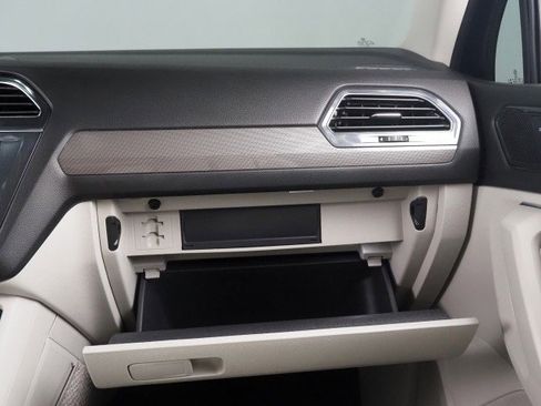 Used 2023 Volkswagen Tiguan SE FWD image 37