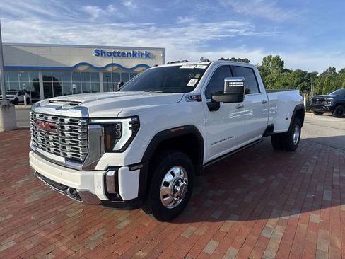 Used 2024 GMC Sierra 3500 Denali w/ Denali Reserve Package AWD/4WD image 4