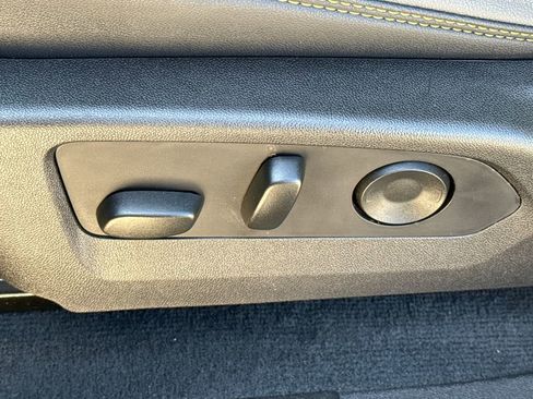 Used 2025 Chevrolet Colorado ZR2 w/ Technology Package AWD/4WD image 21