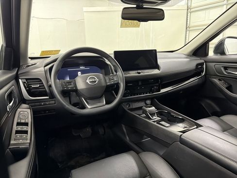 Certified 2025 Nissan Rogue SL w/ Tech Package image 19