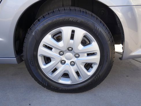 Used 2017 Dodge Grand Caravan SE w/ UConnect Hands-Free Group image 12