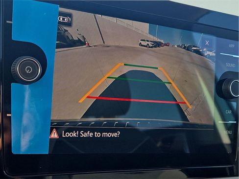 New 2026 Volkswagen Taos SE image 22