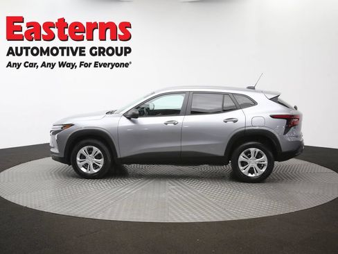 Used 2024 Chevrolet Trax LS FWD image 59