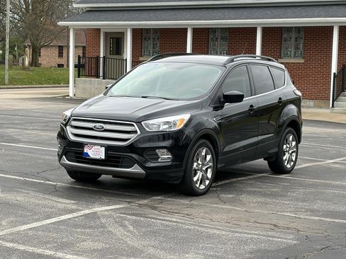 Used 2018 Ford Escape SE w/ SE Sync 3 Package image 4