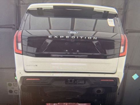 Used 2025 Ford Expedition Active image 11